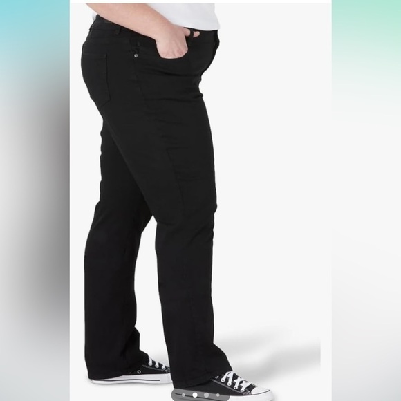 NWT Lee Women's Plus Size Relaxed Fit Straight Leg Jean 18W Long - Picture 2 of 9